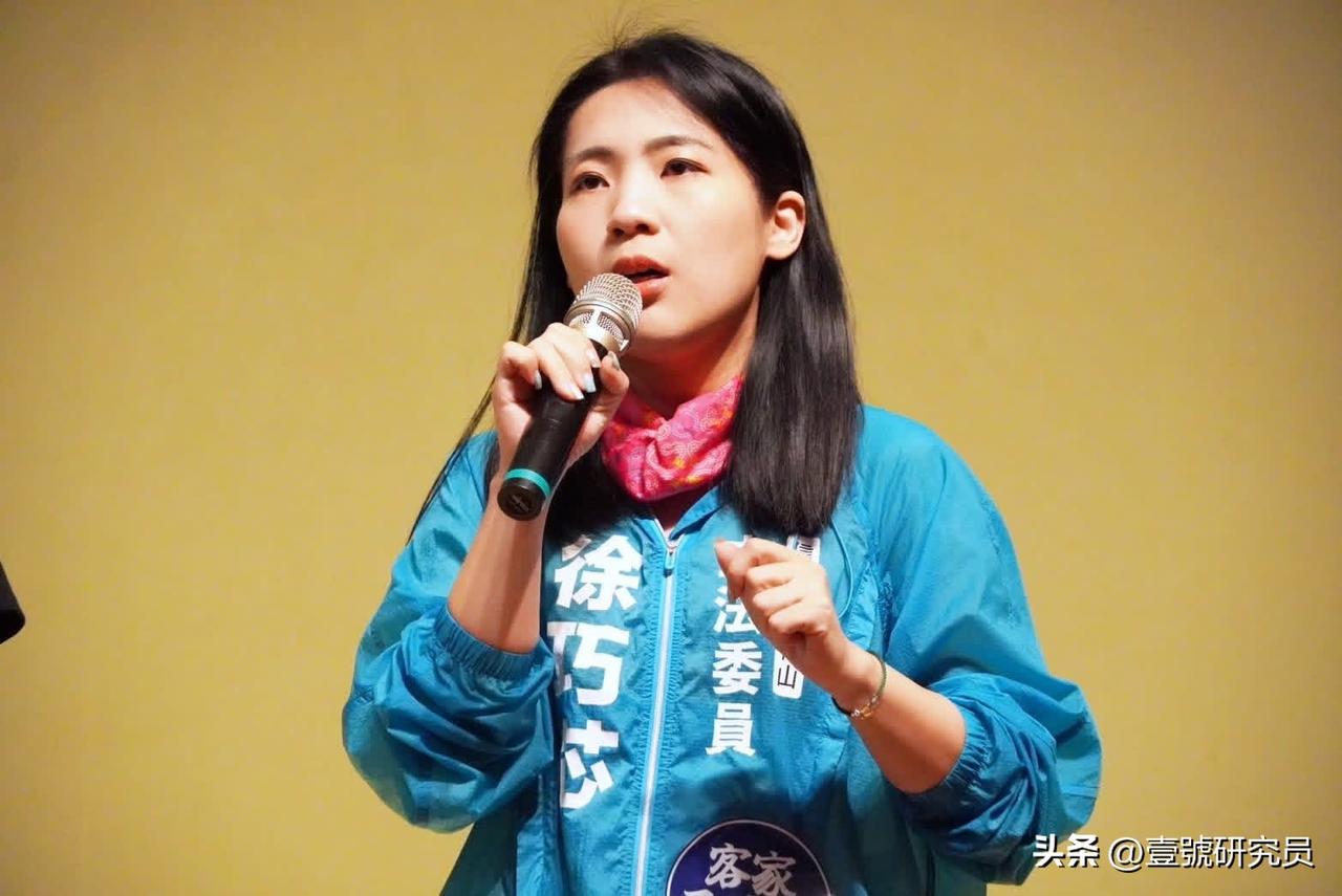 国民党立委徐巧芯今（24日）在脸书发文表示，卓荣泰今天受访说：因为立院删减预算，