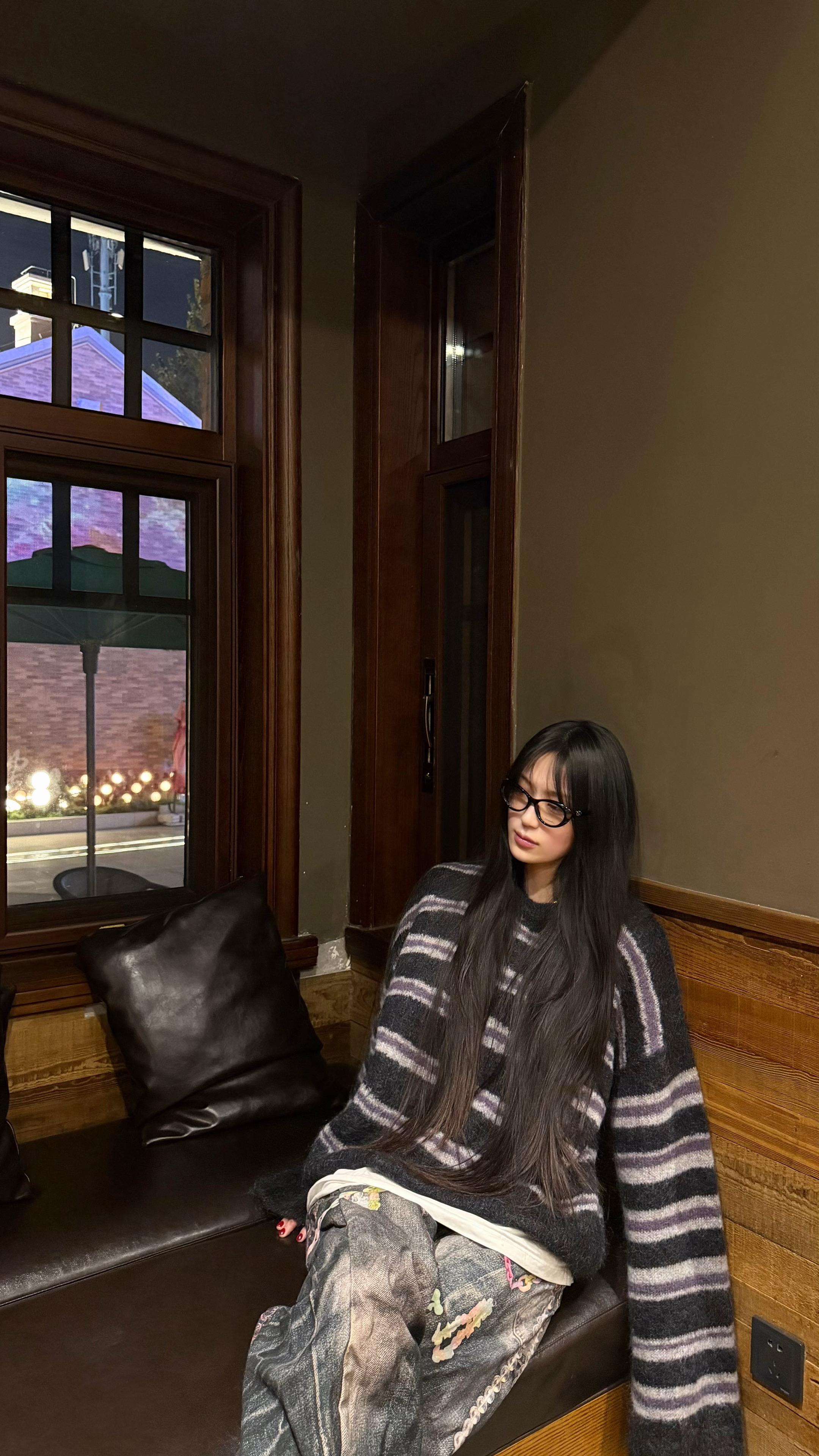 我身上什么味道 我瞳孔的深度 嘴角笑的弧度 我看你的眼神 你忘了吗