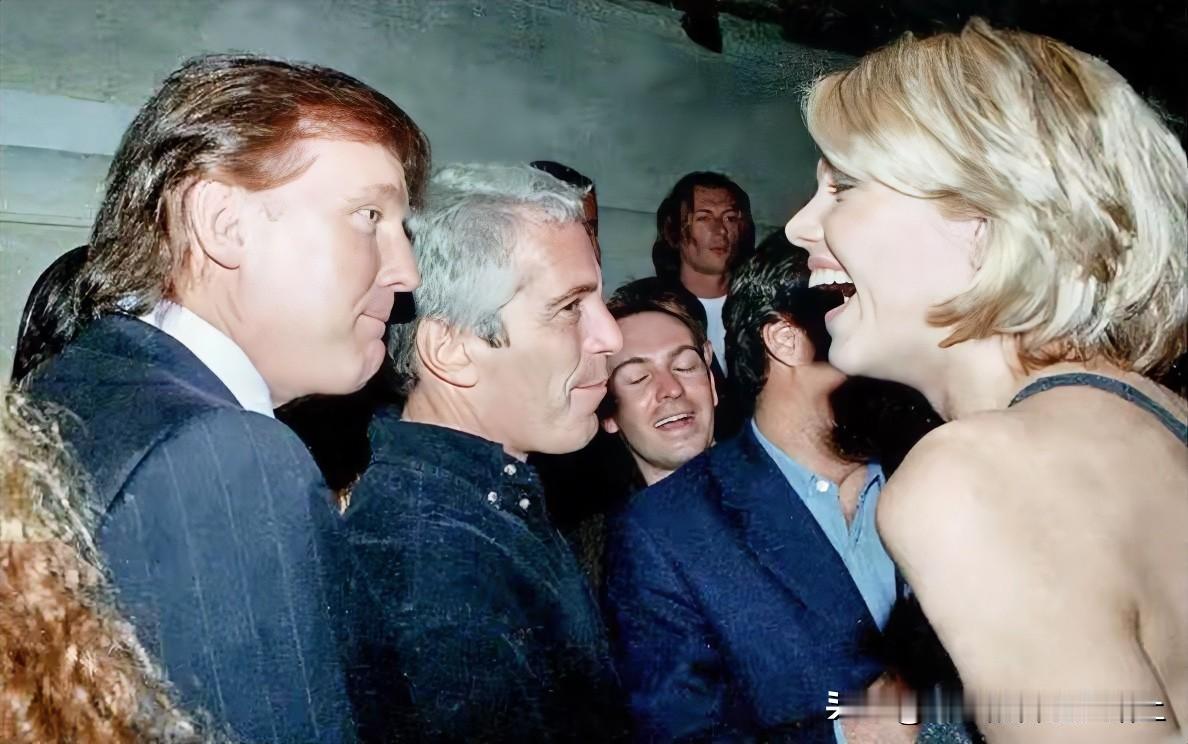 爱泼斯坦用放大镜聚焦烫女孩子身体，以此为乐。可以想象，能跟他做朋友，并且到萝莉岛