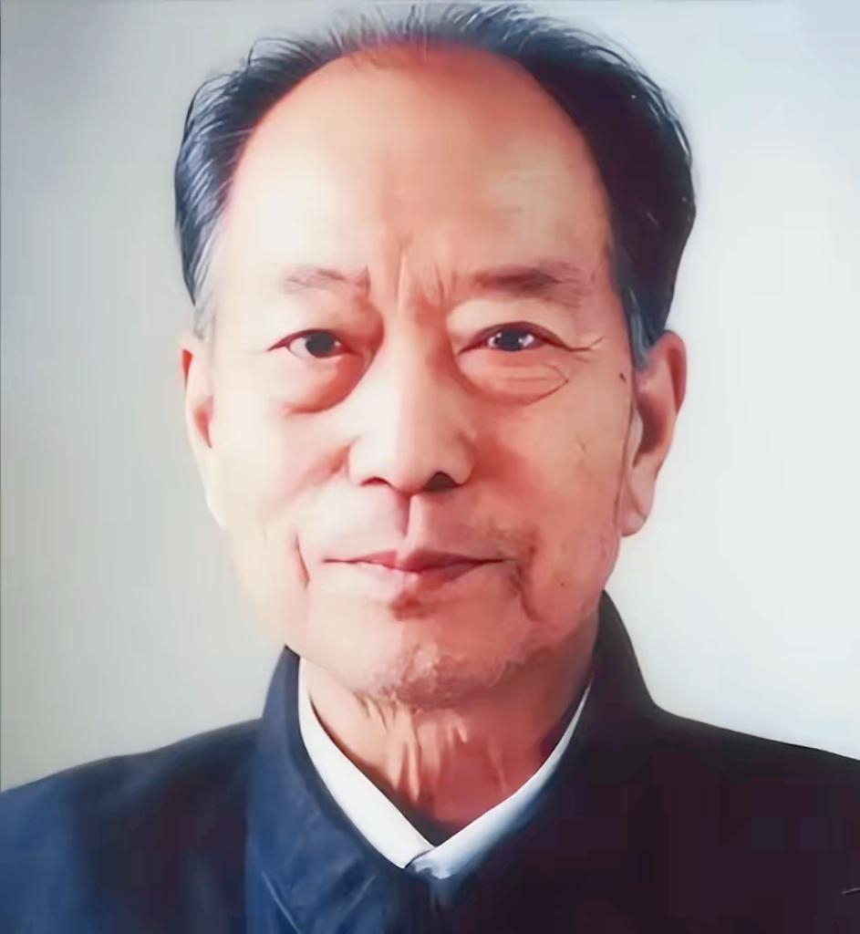 他判刑13年至死未平反，10万人送行墓前立百碑，百姓说不能忘了他！



200