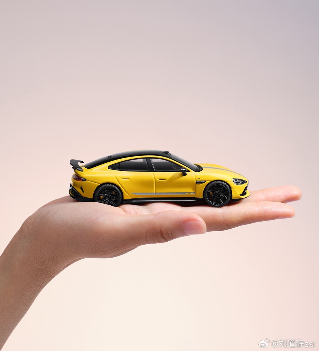 【宠粉抽奖】今天抽一个小米SU7 Ultra的1:43车模闪电黄色，非常好看！！