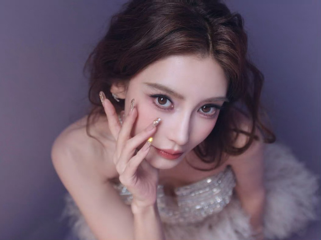 angelababy 杨颖 早上好呀，将将们！小管随机抽查，最新存的姐姐的图片是