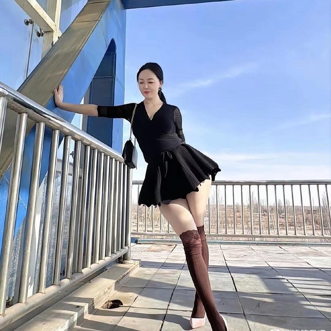 有点看不懂！丈母娘快50岁，这样穿真的合适吗？
 
发帖人说，自己看到后都不知道