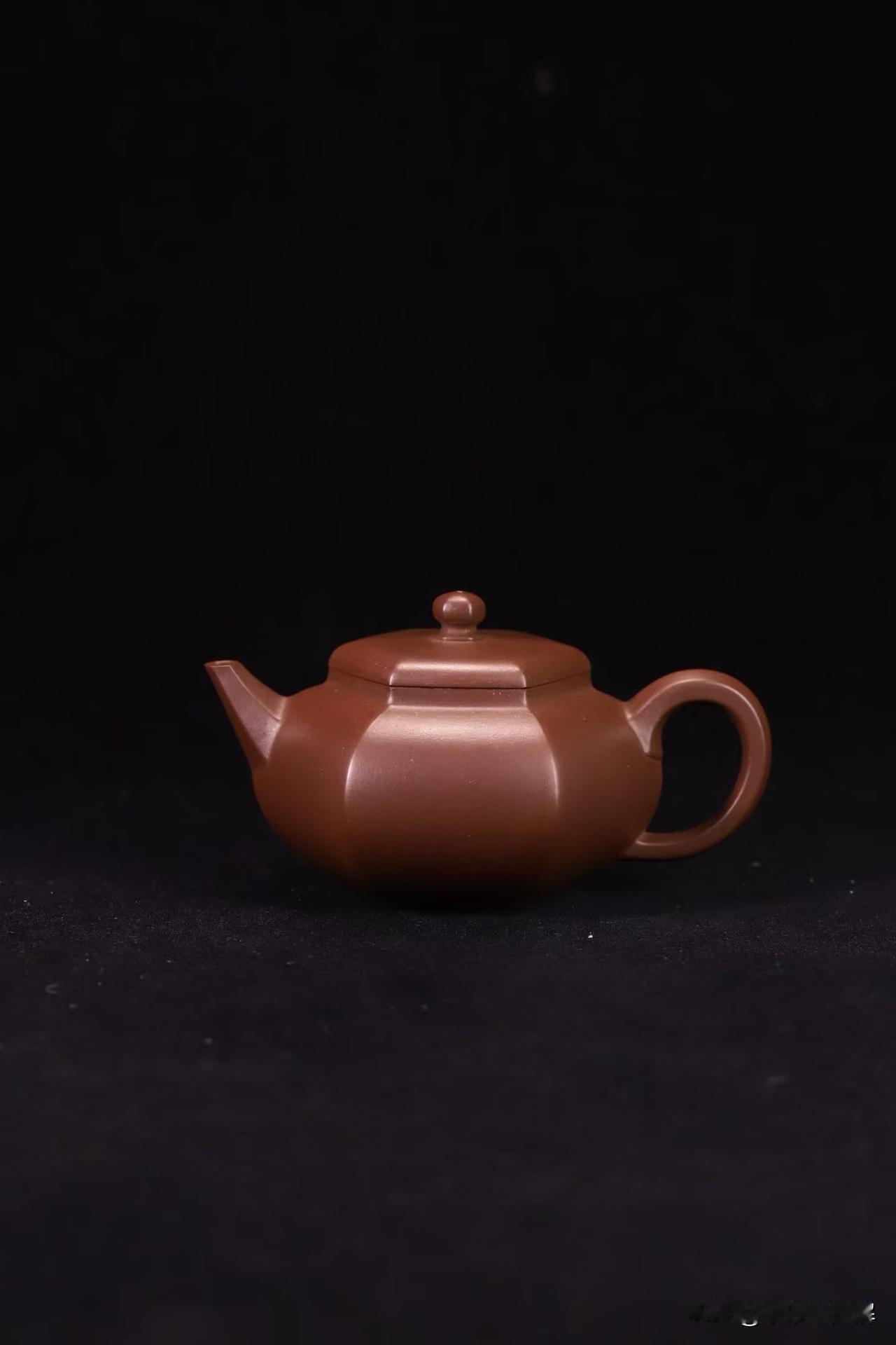 300想买真紫砂？这4种“垃圾壶”正盯着你的钱包！
新手壶友买壶，最容易踩的坑就