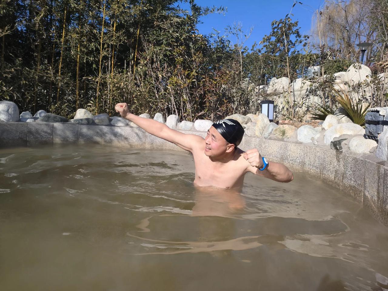 上联：夫妻本是同林鸟，诚邀下联情侣当为共命人！
