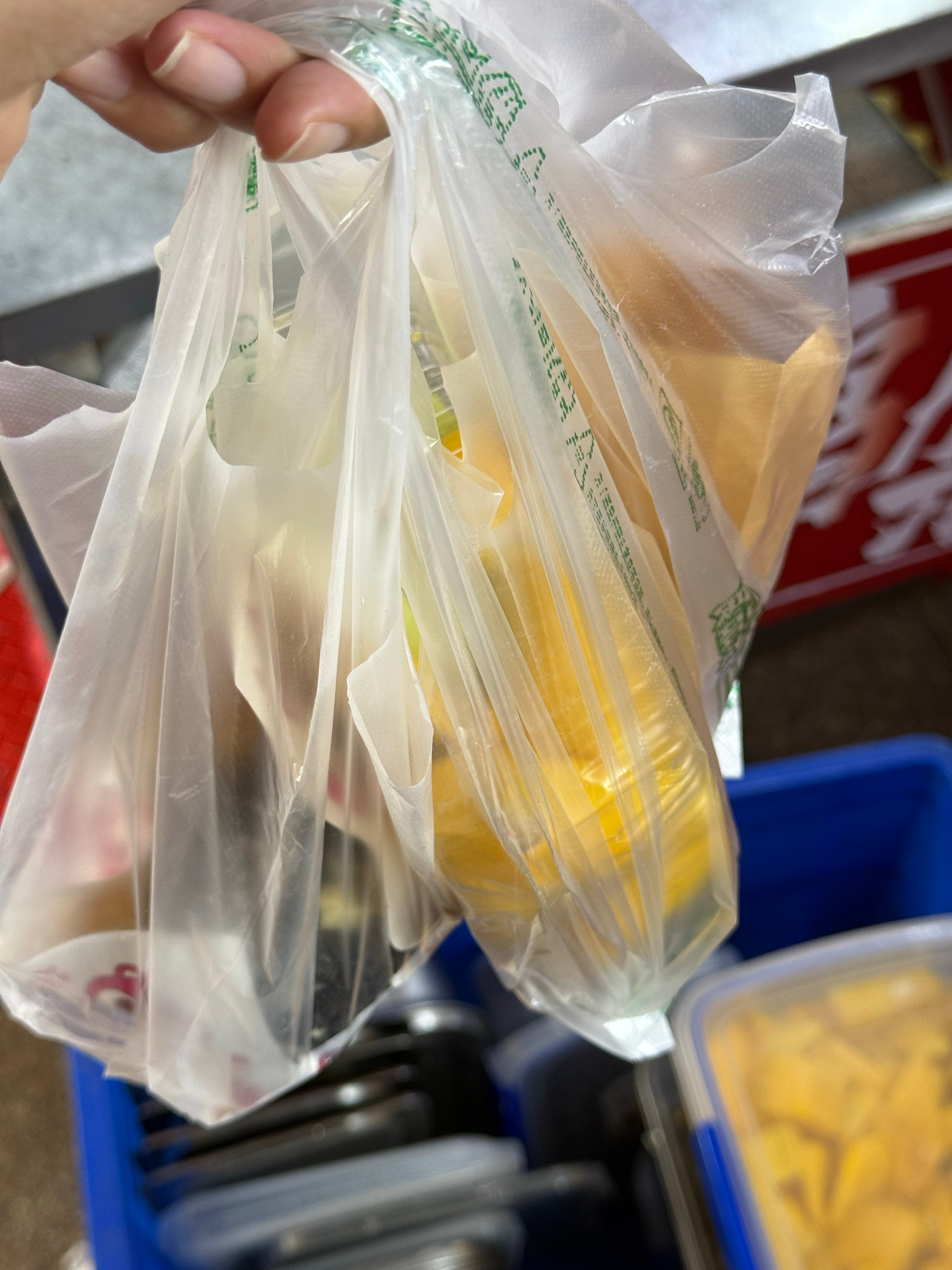 当你有一个在夜市兼职的朋友，就会收获很多零元购