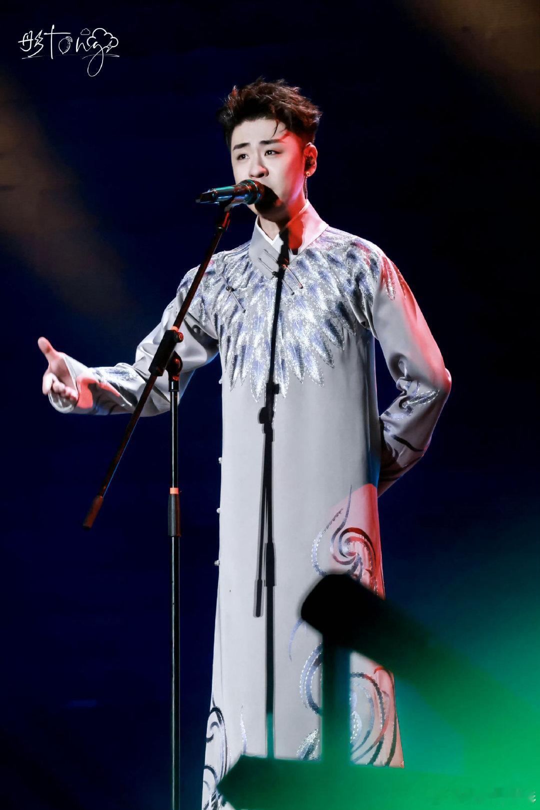 提起国风想到的第一首歌 前奏一响就是烟雨江南、大漠孤烟；歌词一念就是少年江湖、爱