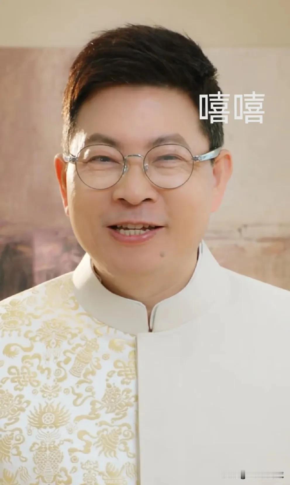 我最佩服余承东了，
不是因为他当上了华为的董事长，
也不是因为他技术好，

而是