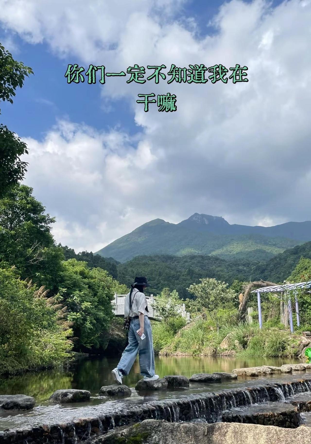 今天穿了一身拉磨出门 我让朋友给我拍美美的照片，我有用，但是我知道她尽力了🫣但