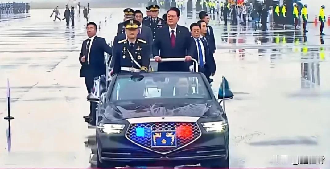 尹锡悦国军日秀肌肉被骂惨！

韩国总统尹锡悦在“国军日”讲话中表示：如果金正恩使