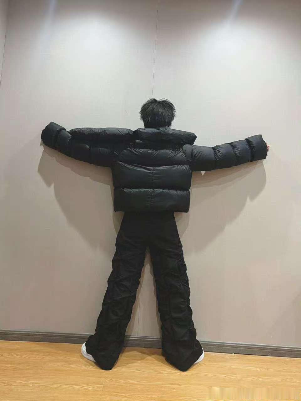 朱志鑫因为太困了没蹦起来！ 