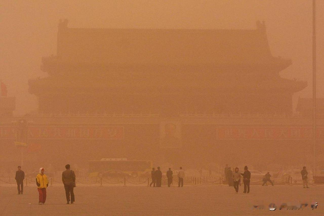 2026年2月21日的北京是满城尽带黄金甲，在市里一眼望去都是黄的，然而就这天气