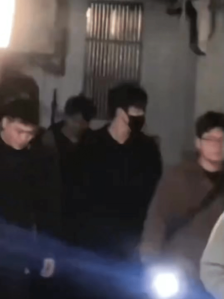 谁在欺负我们王安宇，拿激光笔照他曝王安宇疑似被激光笔照射