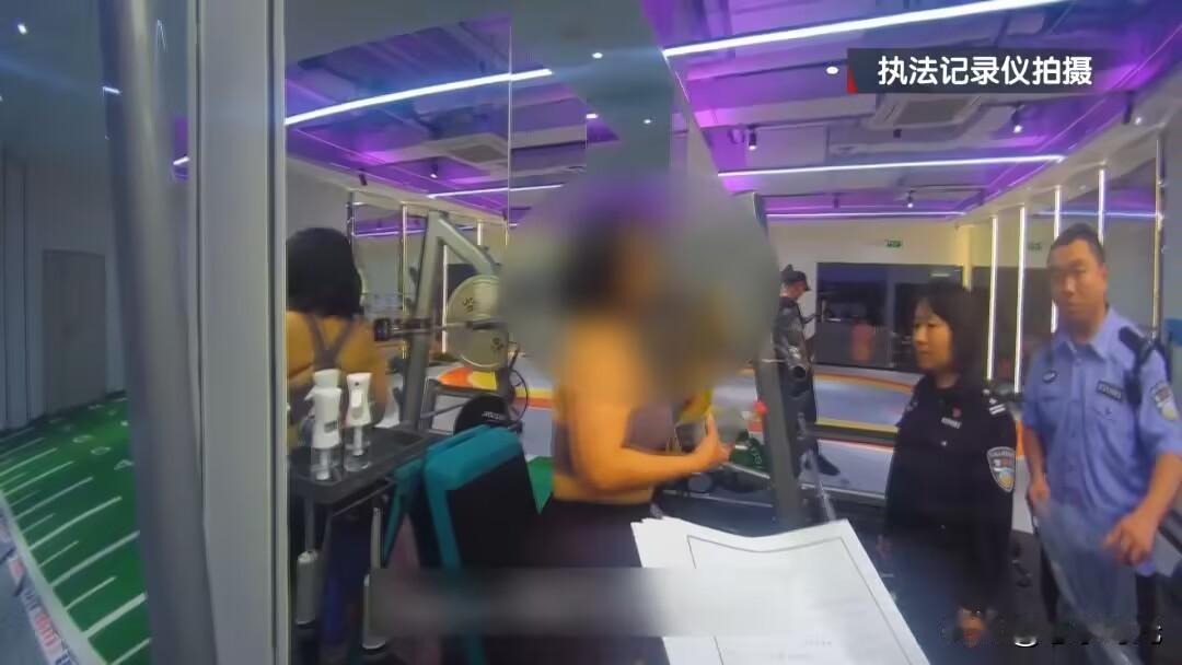 这下丢人丢到全国了！2026年6月3日，北京朝阳警方在一家健身房内，将正在锻炼的
