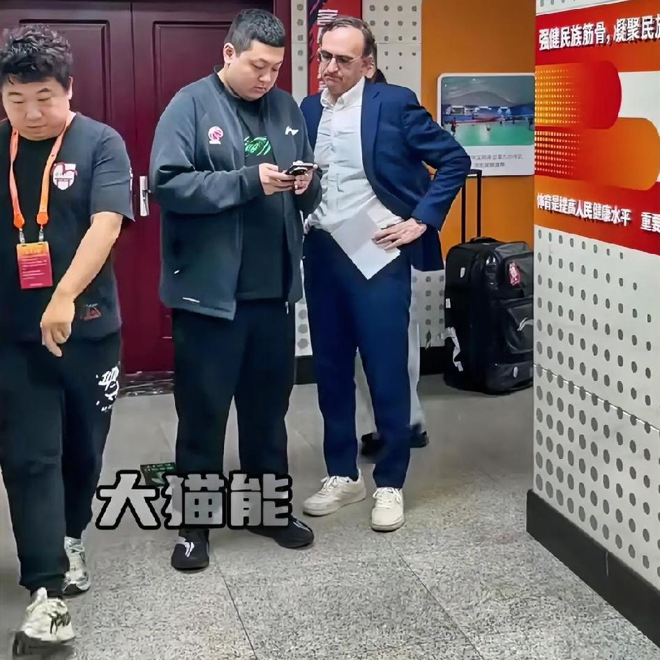兄弟们！你认为下赛季辽宁队应该签什么样的外援？
我个人认为首先应该选一个1号位小
