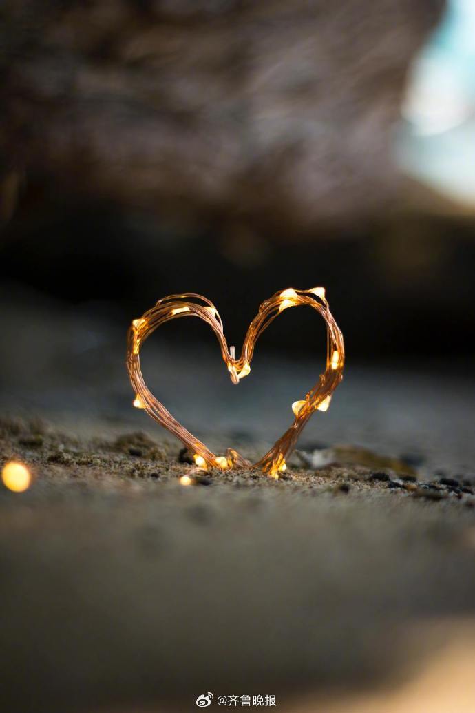 爱与被爱，都会让我们变得更加温柔和透彻。#晚安#