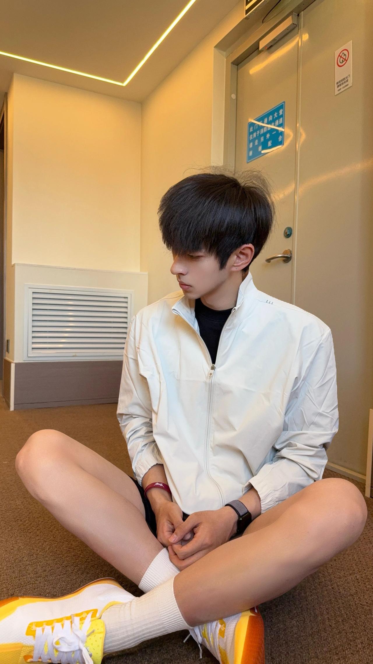弟弟其实不冷