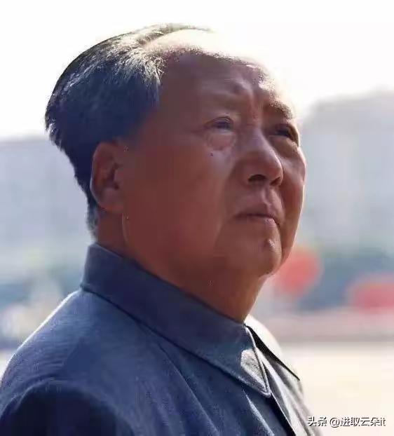 祖国人民的伟人，
受到全世界所有人的敬仰！