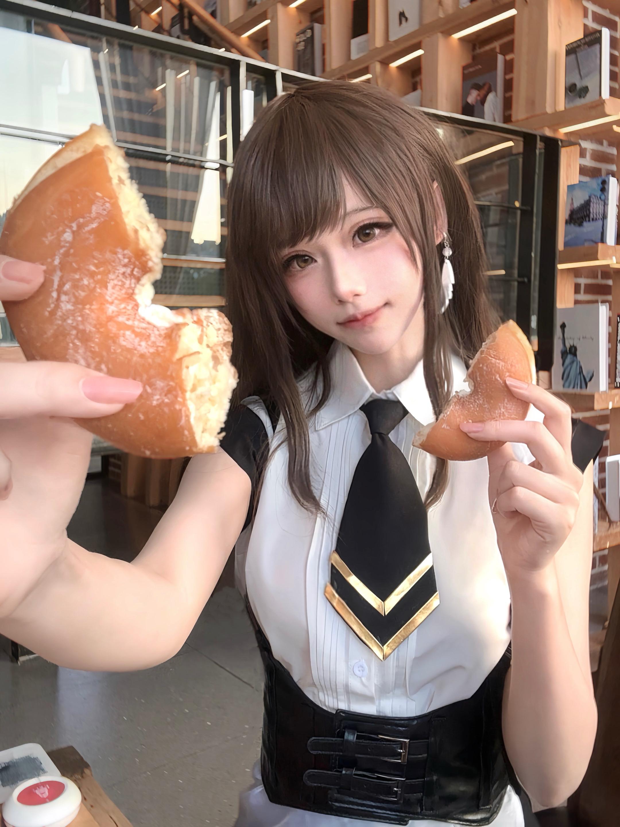 🍩分一半给累坏的小初。