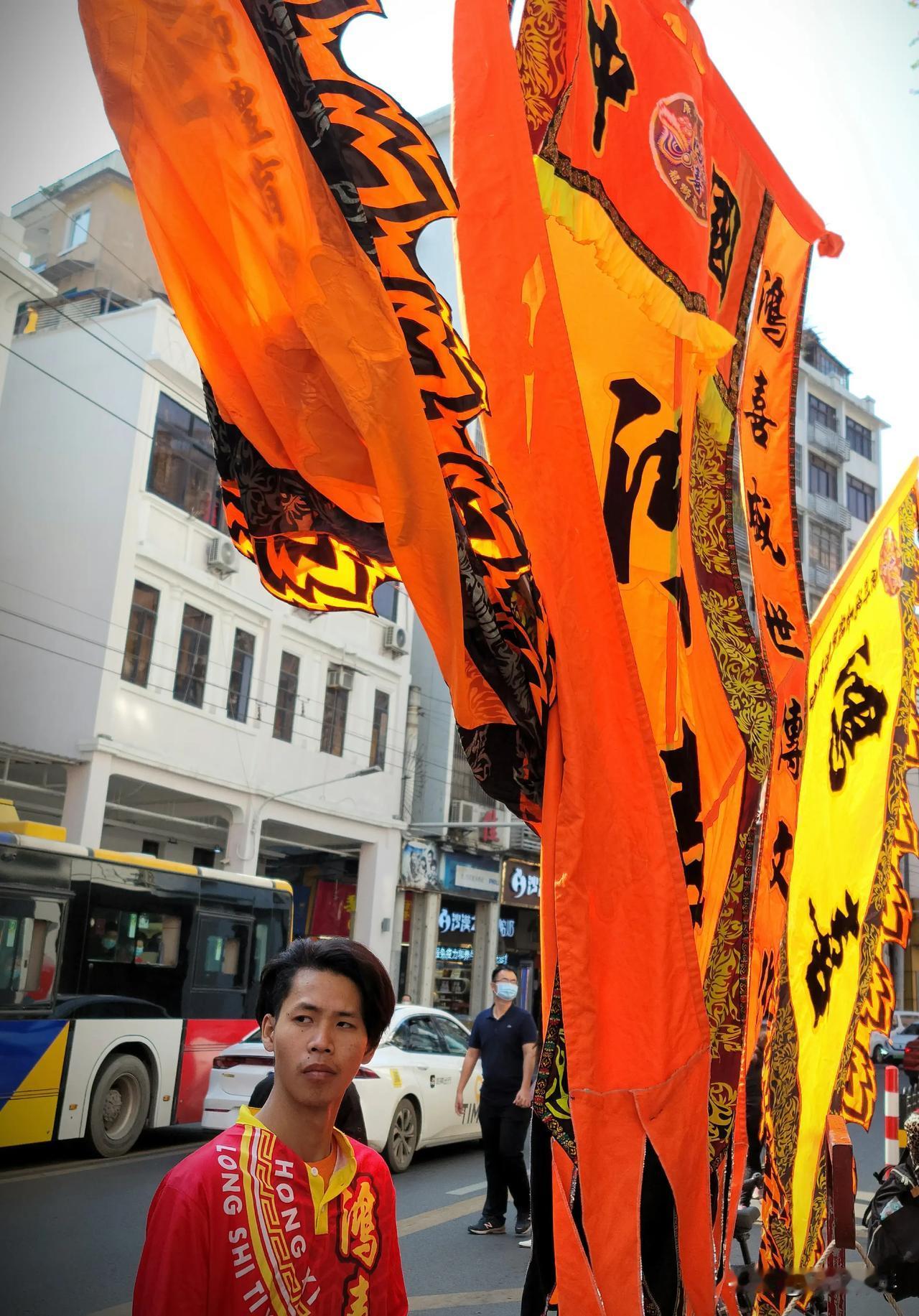 新的总是千篇一律，老的才会万般思量。