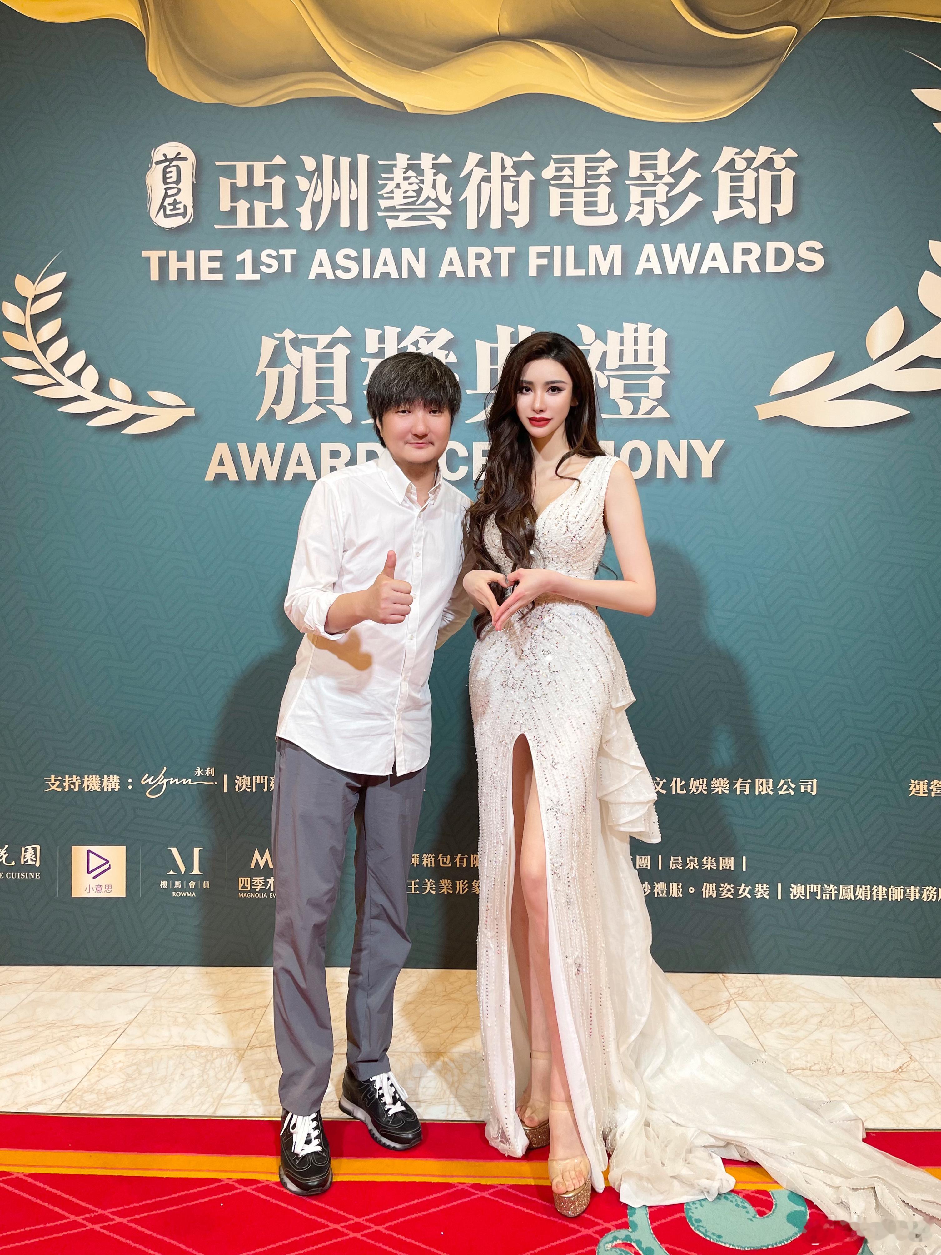 成为光，去发光[太阳][太阳][太阳]不被定义的人生才有意义[耶][耶][耶] 