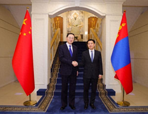 第三邻国优先级下降？蒙古与俄会谈结束后，官宣对华成首要方针
 
今年2月9日，蒙