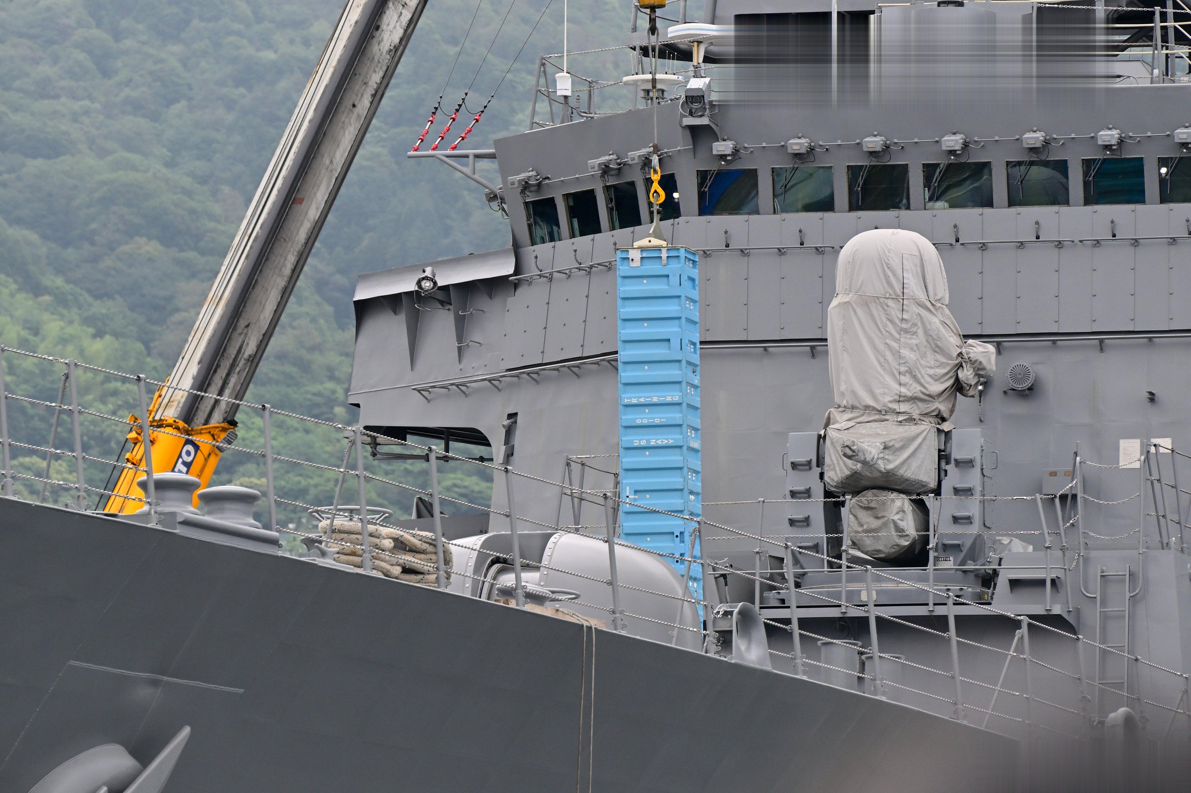 Mk41垂发的训练模块，用来演练吊装，印有TRAINING US NAVY字样#
