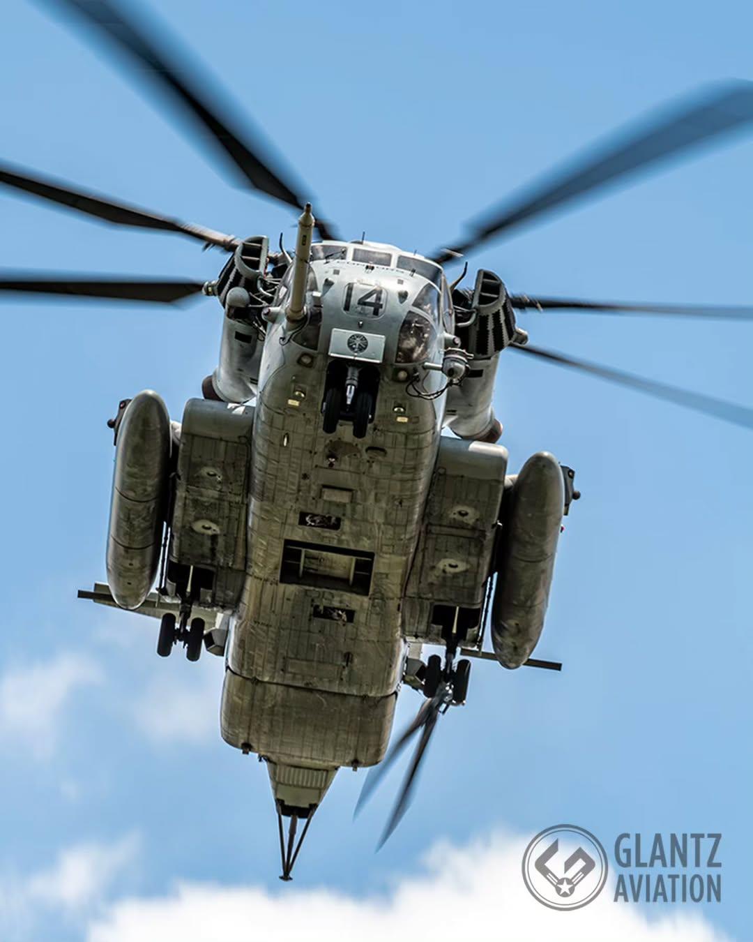 来自 Sikorsky CH-53E Super Stallion（西科斯基 C