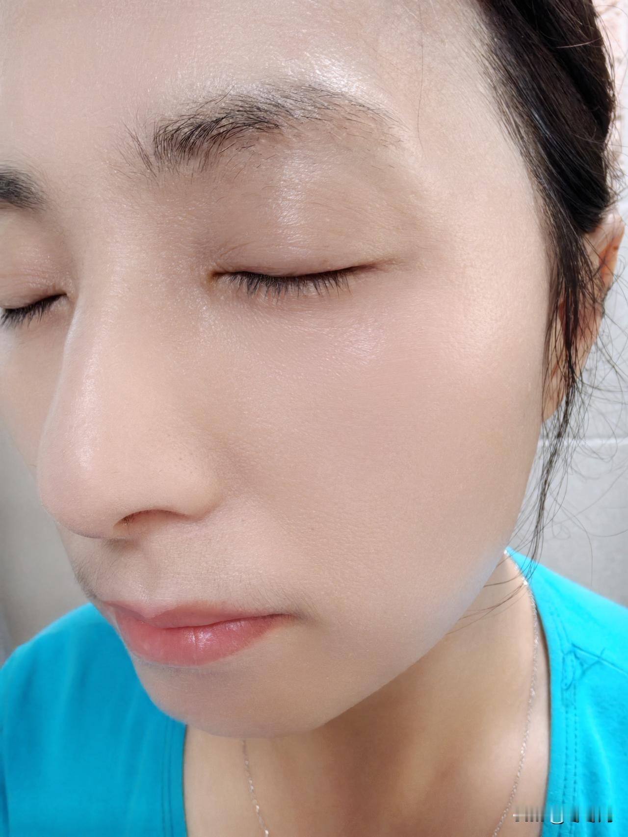 44岁的老阿姨今儿又化好妆出门啦
随着年岁渐长，愈发觉得不化妆都没勇气出门。毕竟