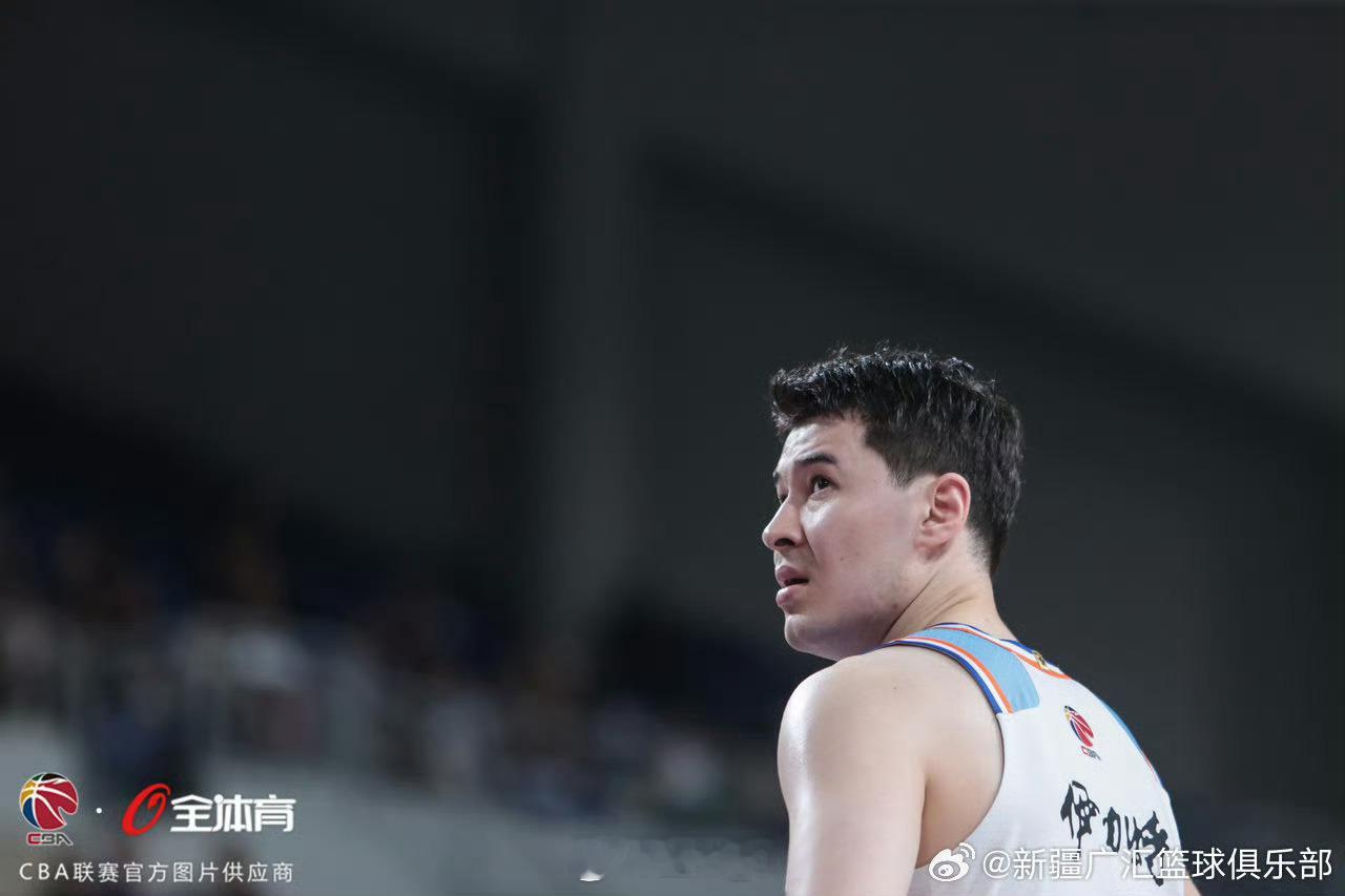 他甚至坚持到比赛结束…唉早日康复 cap 