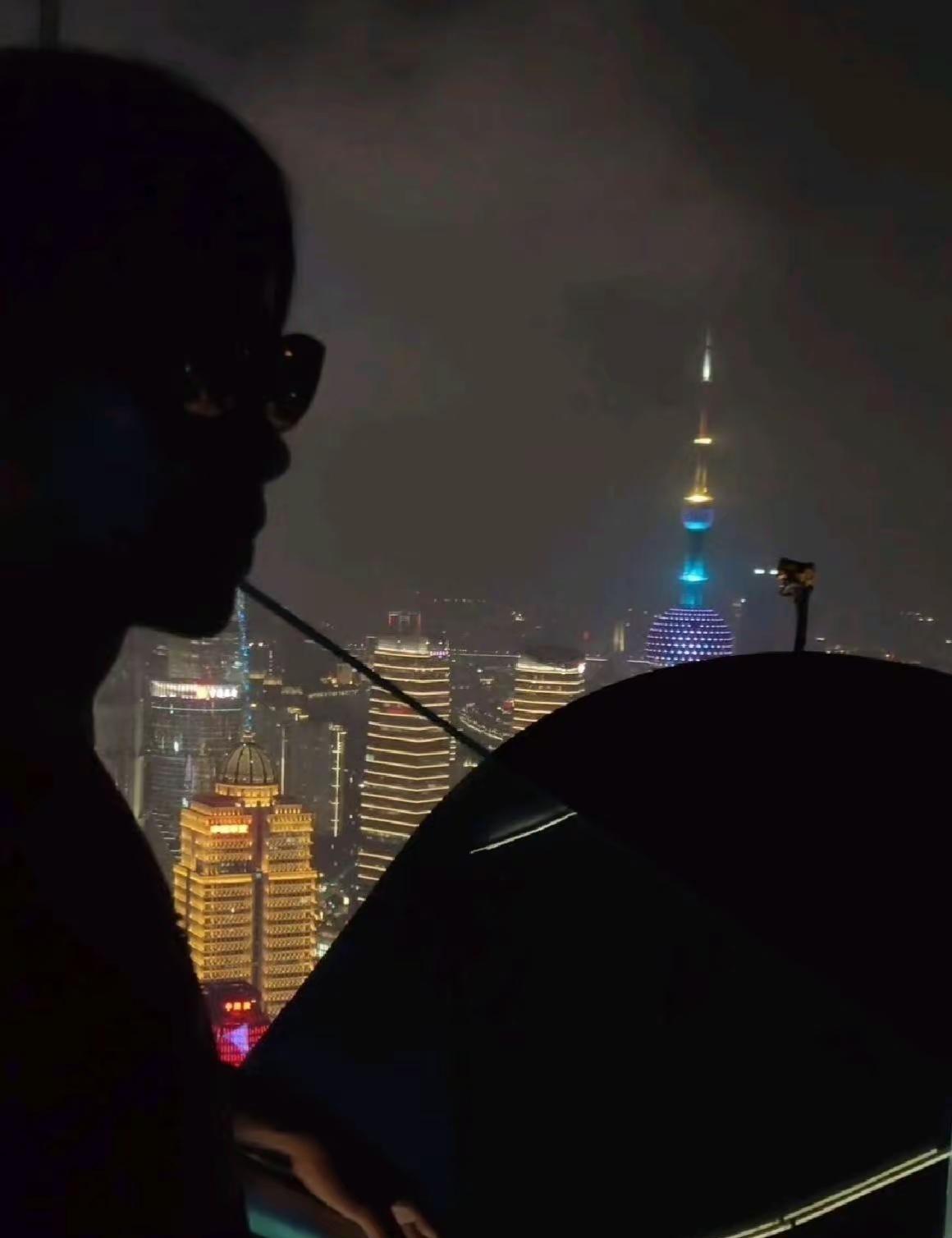 已经十几年没下雪的上海突然飘雪.