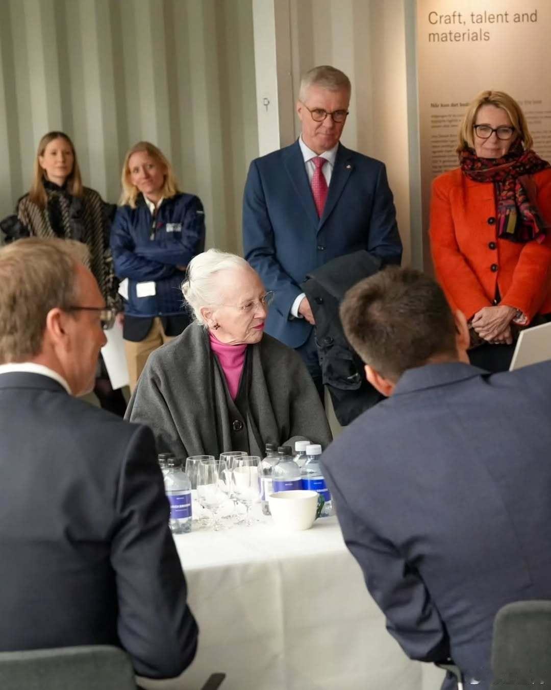 丹麦王室 🇩🇰4月14日，玛格丽特女王参观证券交易所。2024年4月16日，