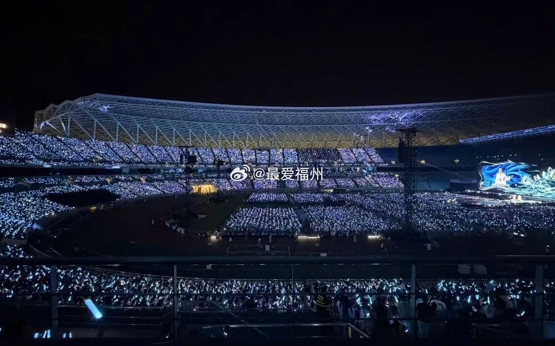 凤凰传奇福州站连续三天的演唱会结束 再现万人大合唱经典名场面 