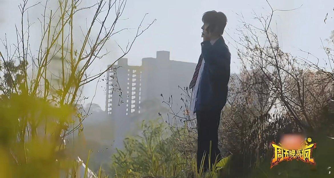 周奇上恋综没有人选 预制恋综修罗场上线！周奇成落单嘉宾，独自在山顶唱《等待》太戳