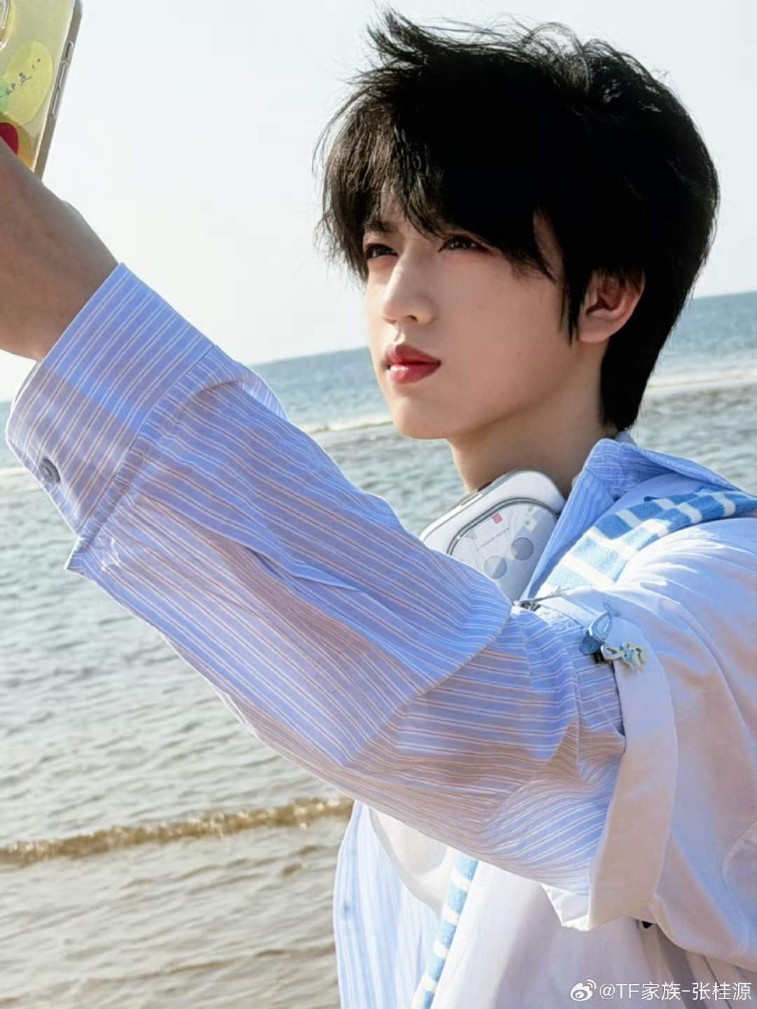 张桂源奔跑四花絮照 张桂源奔跑四花絮照终于来了！这期是谁点的海边文字文艺男和黑红