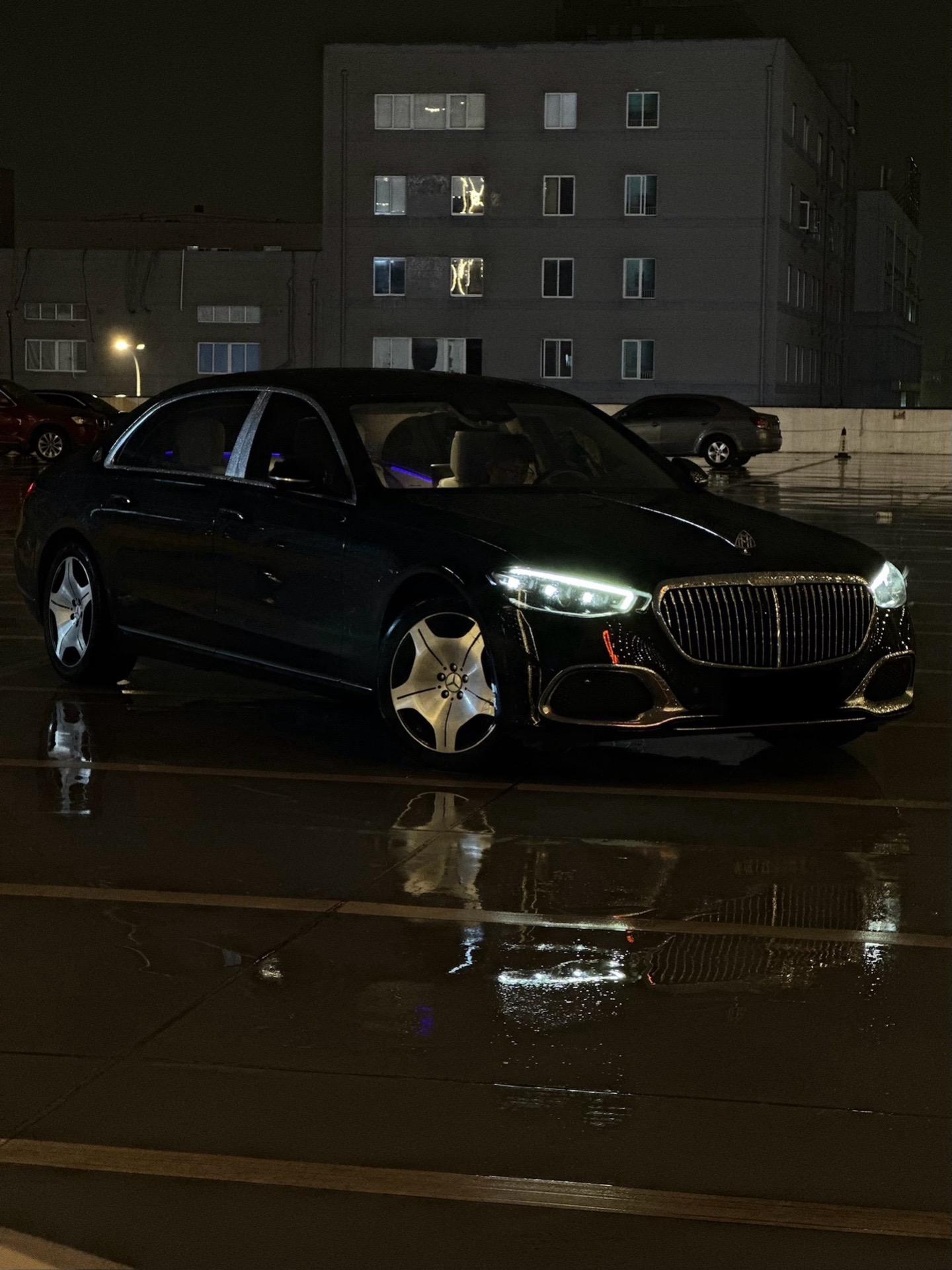 雨夜迈巴赫的朦胧感☔️
