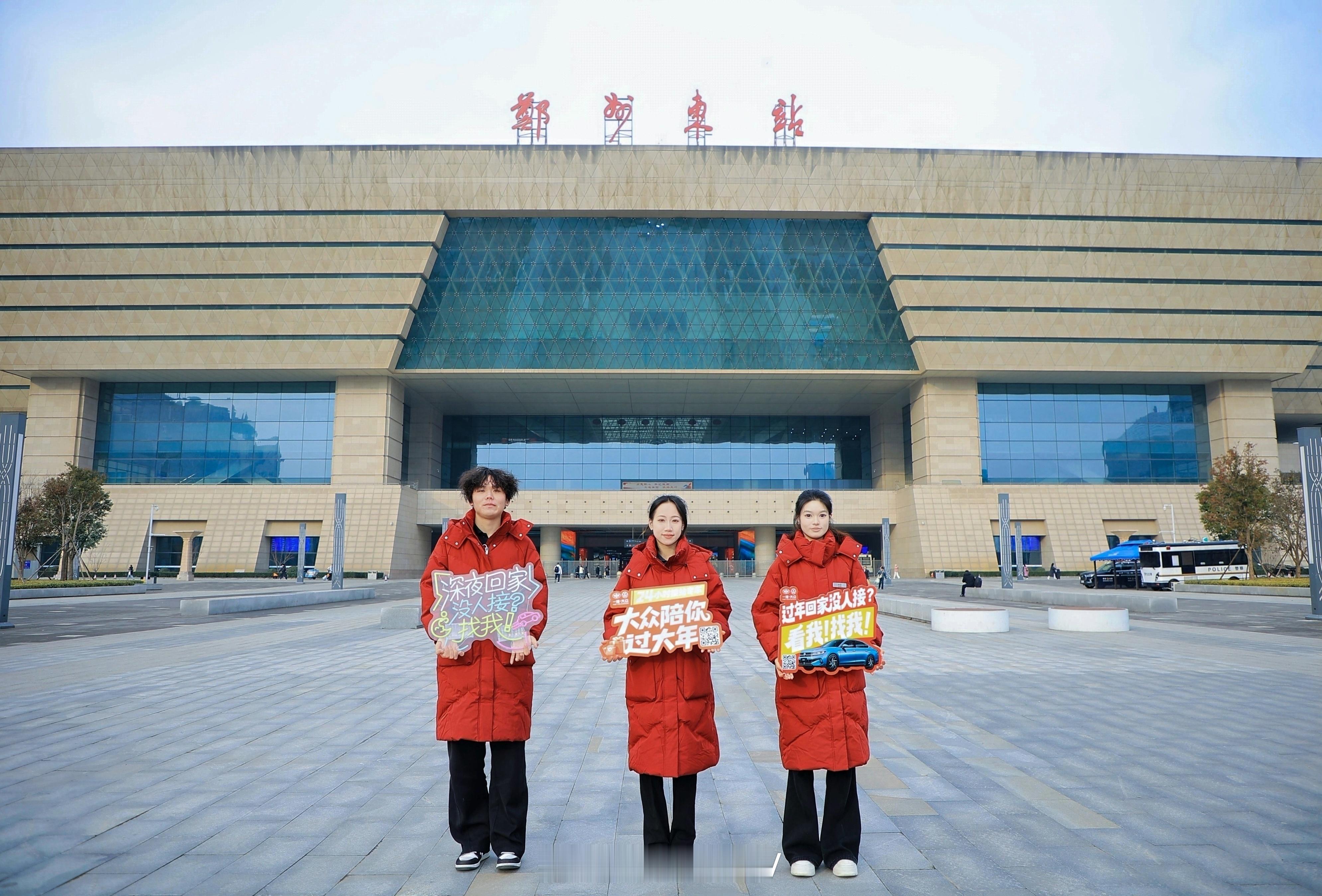 今年过年出站谁在等你  要我说春运最怕的不是路上的远，而是高铁抵达后那一眼望不到