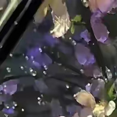 院中石桌茶盏，随手轻抚，仿佛能触摸得见岁月的温度，把每一个平淡日子都酿成陈香佳酿
