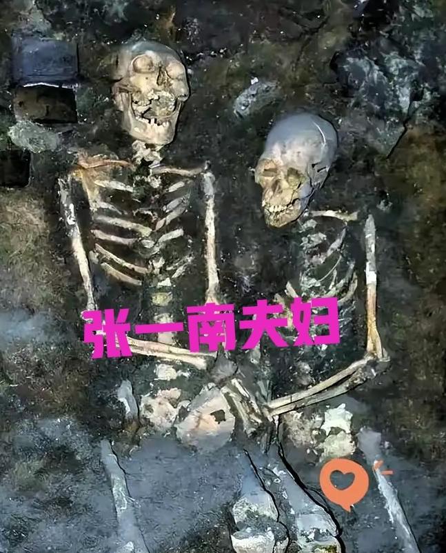 1997年7月，沈阳东华门，工人在施工时，挖掘到两具姿势奇特的遗骸，一男一女，大