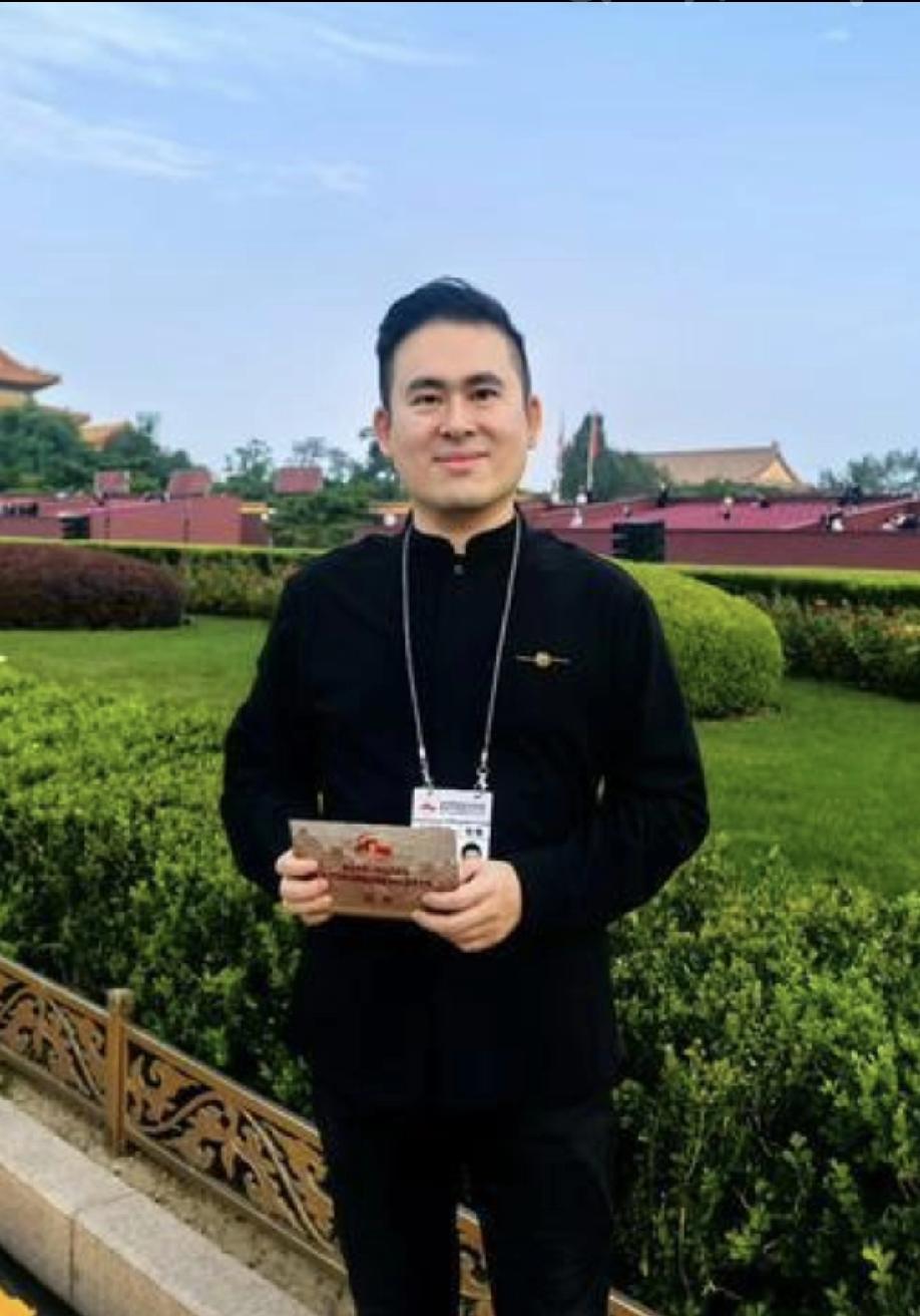 王炳忠对郑丽文的评价还是非常中肯的，也就是说，叫郑丽文在岛内来促进两岸统一，这本