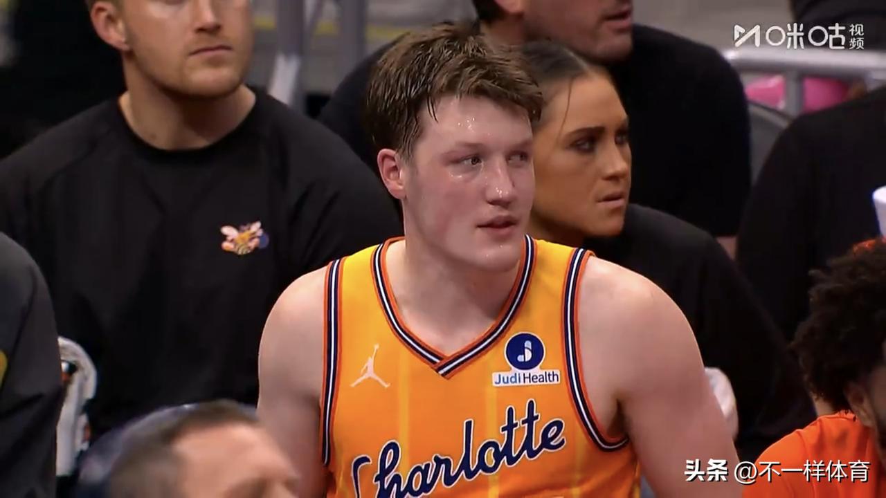 克尼佩尔六记三分球得到26+10+8，鲍尔22+5+6，黄蜂队114-103终结