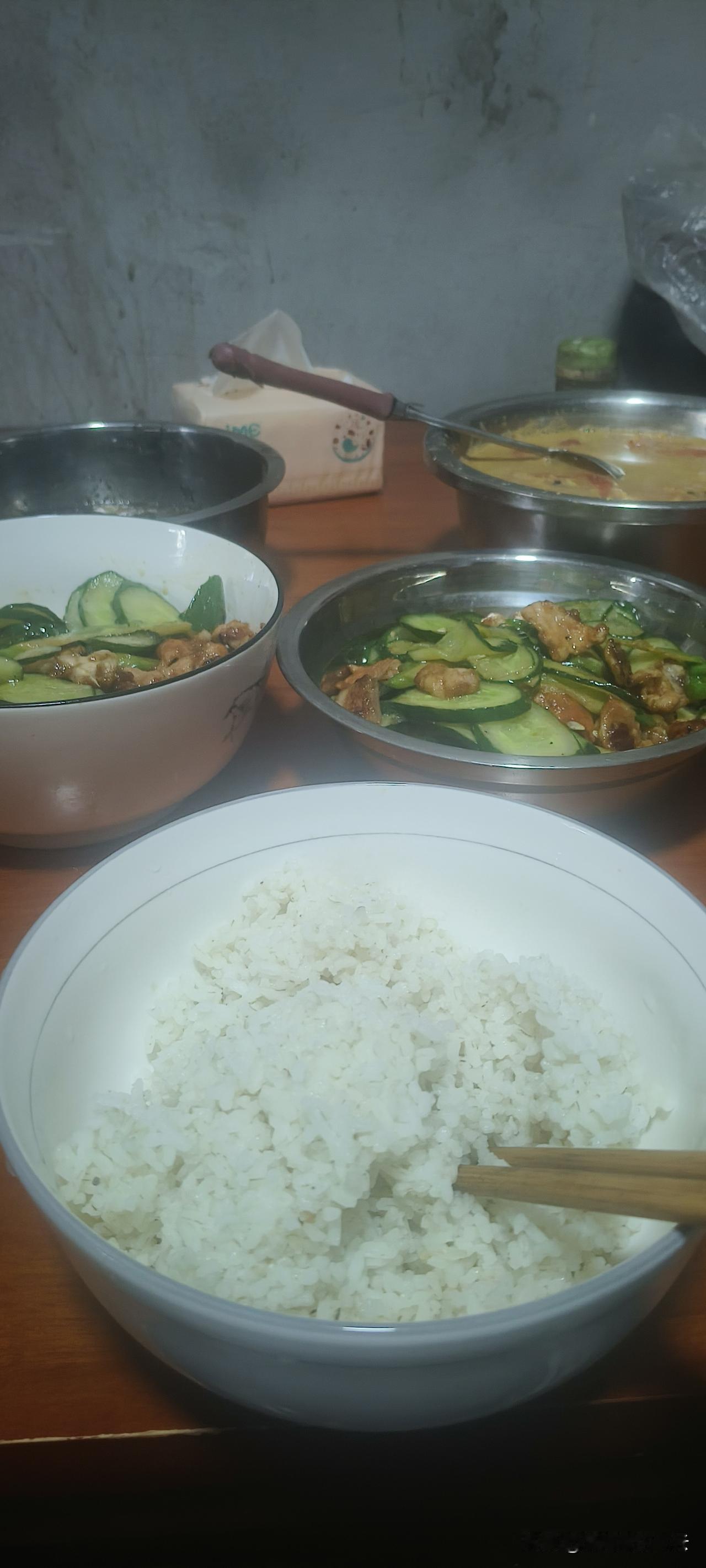 现在有的月饼含糖量有点高，吃多了会引起血糖升高，少吃点月饼是明智的选择。

只要