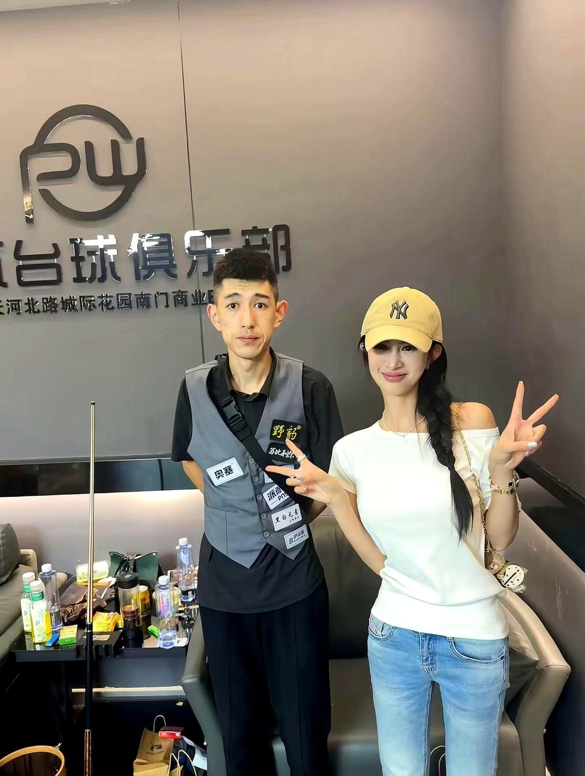 一把硬核，打破家徒四壁！

这话说的就是中式台球选手秦立文，粉丝都喊他强哥。球风