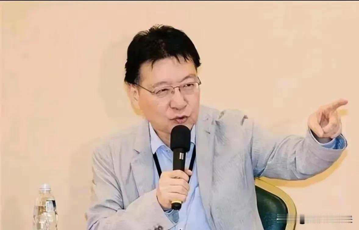 唐湘龙在赵少康节目上说了段大实话，赵少康当场接不上话。

唐湘龙做客赵少康的节目