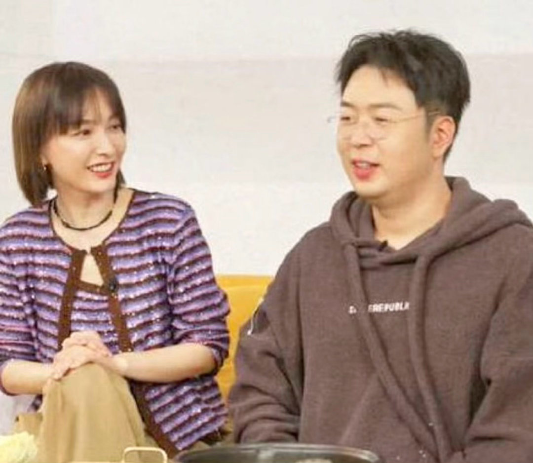 杜海涛拿冠军也得当小弟今夜喜友秀 拿冠军的时候多风光，在朋友局里就有多接地气。吴