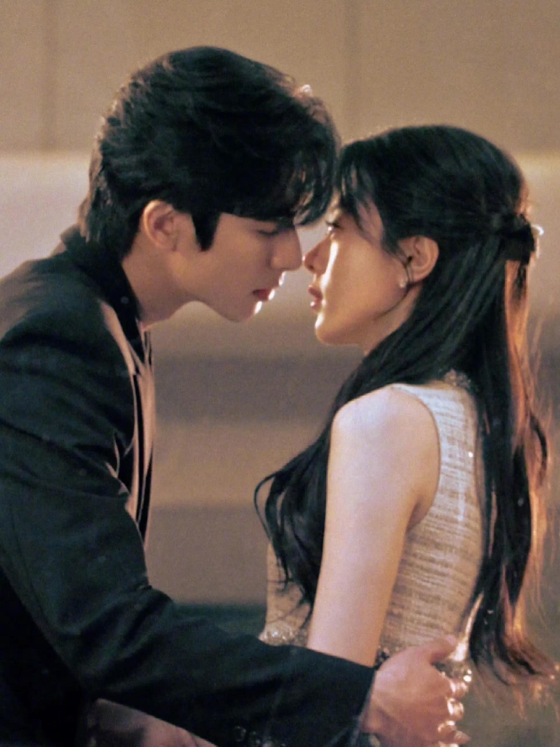 林屿森陪聂曦光重读三体你的赛博读书搭子已上线微小说大赛以书为媒共赴星河，林屿森与