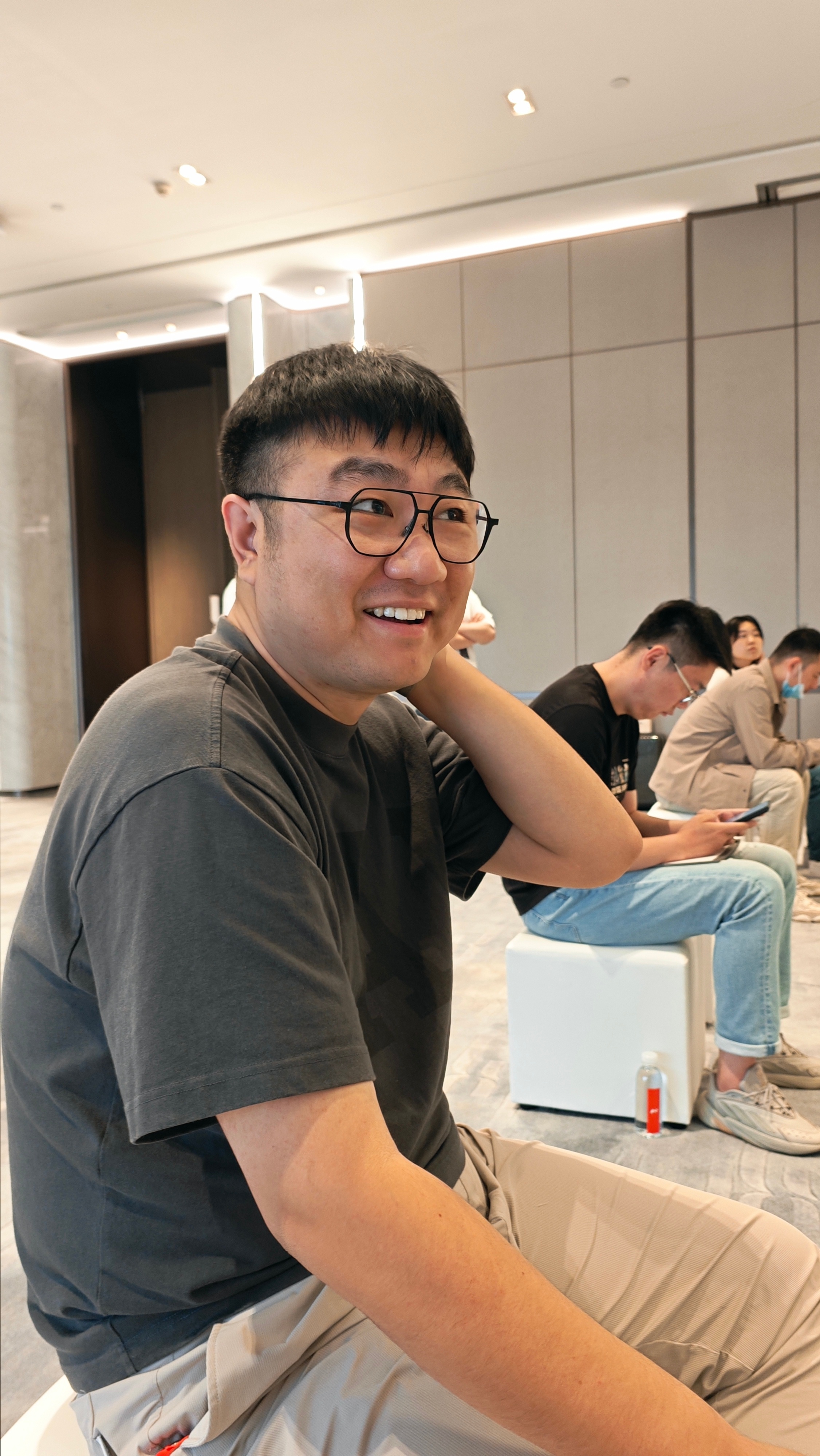 乐道新L60试完了，保密协议签了，车的信息咱肯定是不能说，但我兄弟的表情还是可以