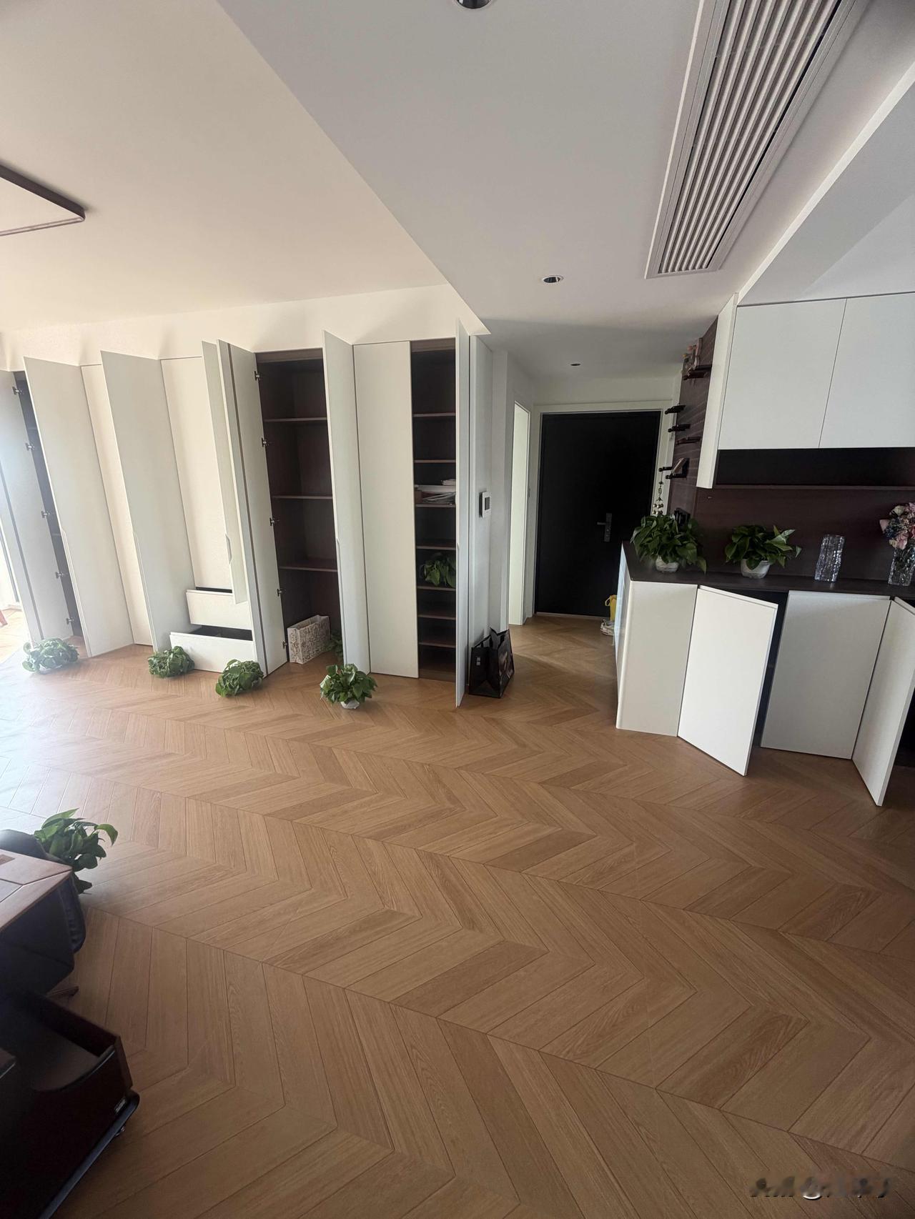 家庭装修记：五个月的“战役”与她的智慧

历经近五个月的尘埃、噪音与期待，新居终