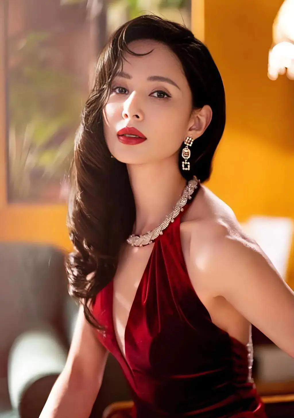 一位得道高僧说：“你永远都不需要操心自己的命运，只要控制好当下的每一个念头，无论