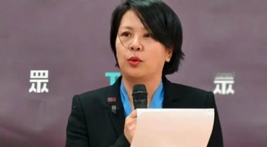 民进党把李贞秀请上节目，本来剧本写好了，让她开口骂大陆，结果她当着主持人的面直接